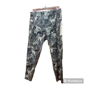 EVOLUTION AND CREATION NWOT Green Leaf & Floral Print Leggings Size Large